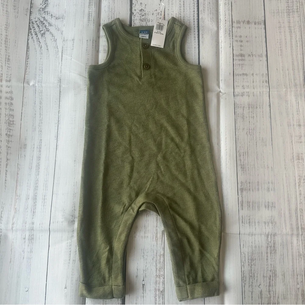 Old Navy Unisex Sleeveless olive green one piece size 6-12 months